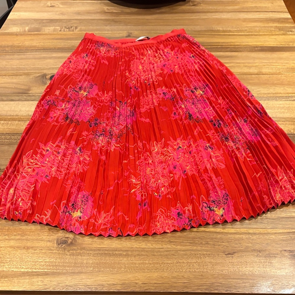 Babaton Vibrant Red Pleated Floral A-Line Skirt